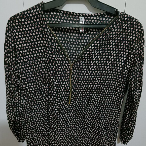 How Bazaar 3/4 Sleeve Top with Gold Zipper & Red/White Pattern Women's Size S/P - Picture 1 of 4